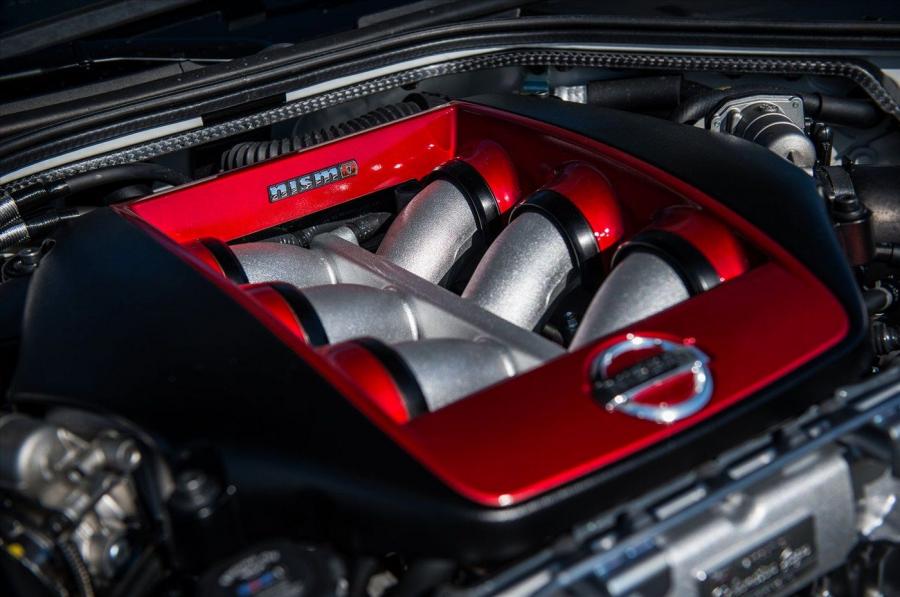  Nissan GT-R 2015 года  (JP) (фото 9 из 10)